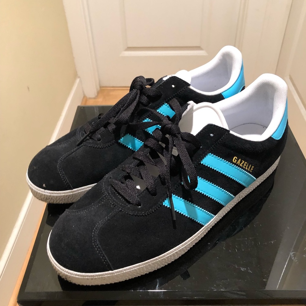 Black/ Blue Adidas Low Cut Size 12’s US MENS